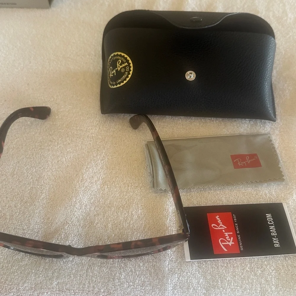 NEW RAY-BAN Tortoise Shell Sunglasses. RB2241